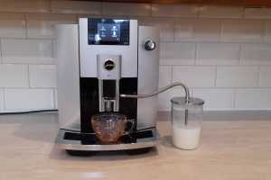 Review la cafetera Jura E6: Espresso rápido con calidad de barista