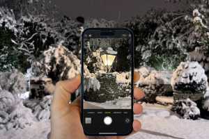 How to take the perfect Christmas photos on an iPhone or Android